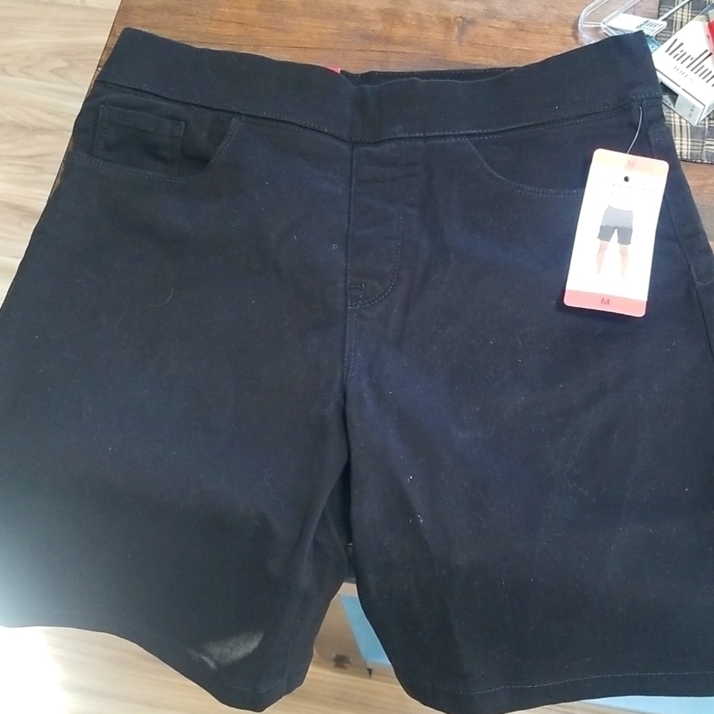 DKNY Shorts Pull On Size Medium NWT